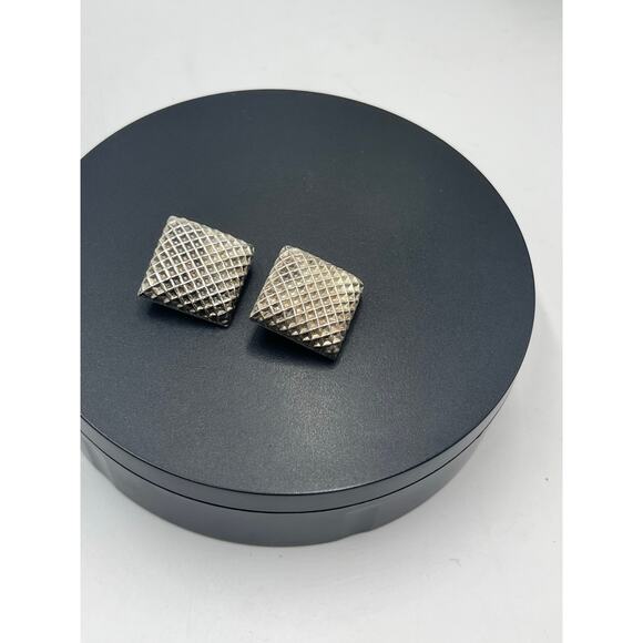 Sterling Silver Vintage Mexico Taxco TS-01 Waffle Quilted Heavy Clip on Earrings - Picture 10 of 12